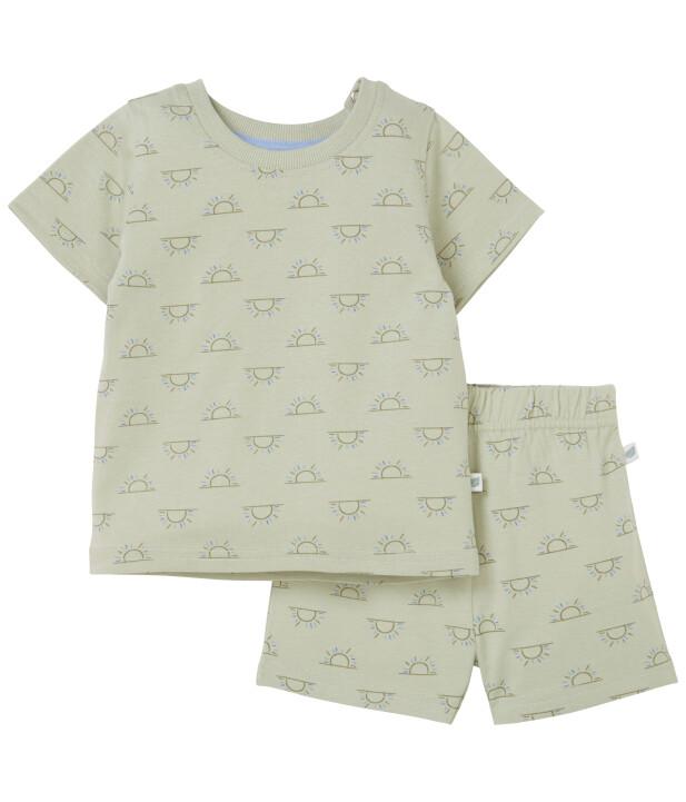 T-Shirt + Shorts