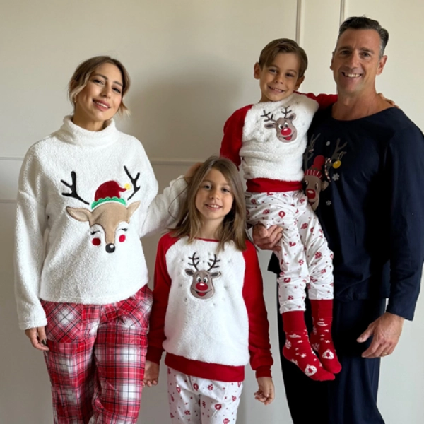 Weihnachtspyjamas für die ganze Familie