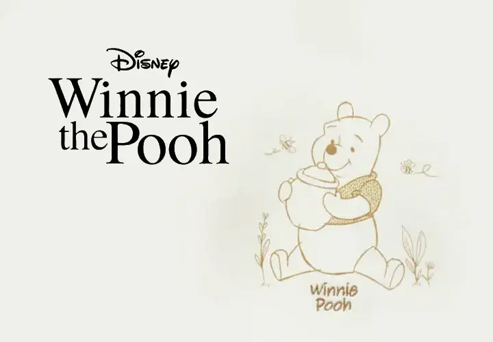 Winnie the Pooh Kinderkleidung Rechts ist ein gezeichneter Winnie the pooh mit Honigglas in der Hand, links der Schriftzug Winnie the pooh