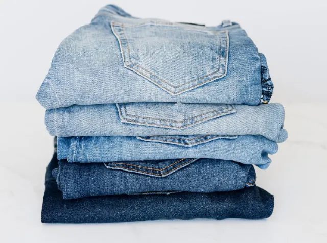 Damenjeans und -hosen für die Frühlingszeit