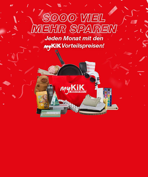 Rote Werbegrafik mit verschiedenen Haushaltsartikeln und einer myKiK-Einkaufstasche – im Fokus stehen Sparangebote mit den monatlichen Aktionen.