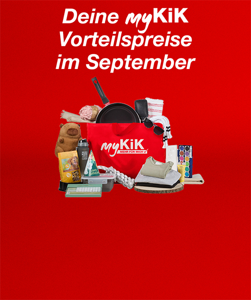Werbefoto für myKiK, das die Sonderangebote im September hervorhebt, mit verschiedenen Haushaltsartikeln und einer roten Tragetasche.